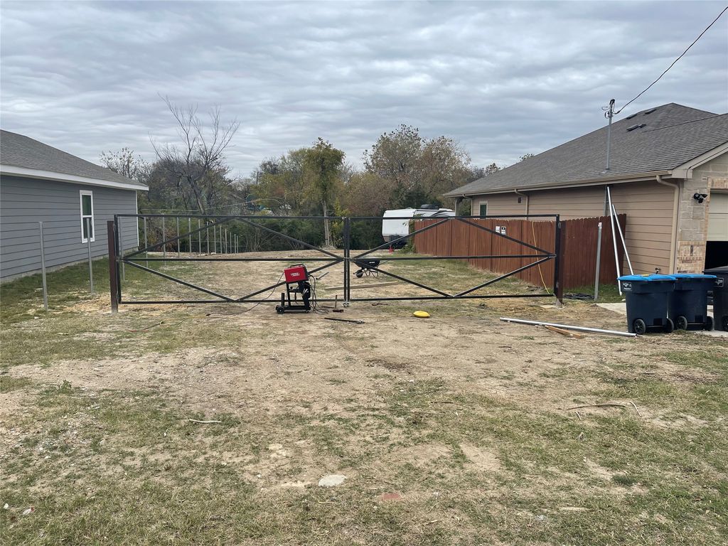 1039 E Magnolia Avenue, Fort Worth, TX 76104