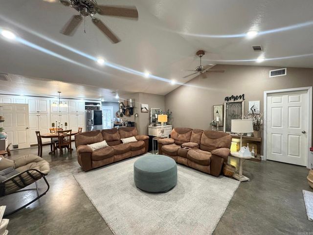 656 Pitard Loop, Mountain View, AR 72560