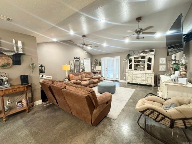 656 Pitard Loop, Mountain View, AR 72560