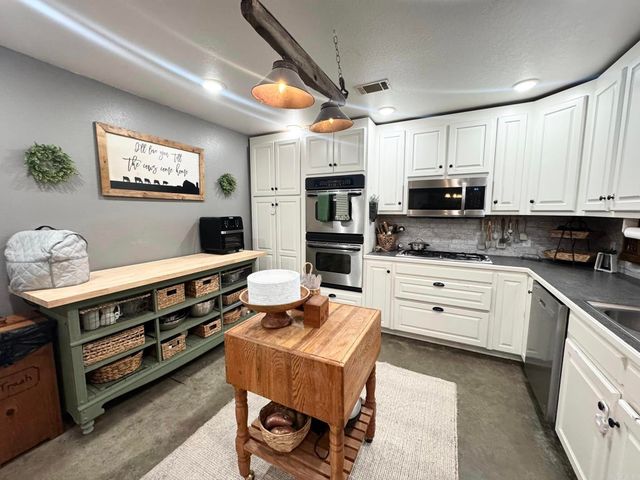 656 Pitard Loop, Mountain View, AR 72560