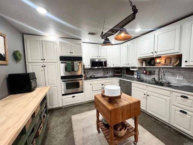 656 Pitard Loop, Mountain View, AR 72560