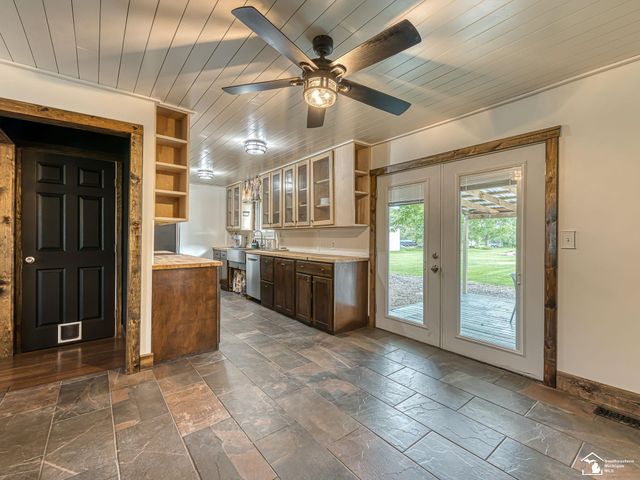 10937 Armstrong Road, South Rockwood, MI 48179