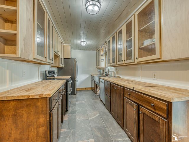 10937 Armstrong Road, South Rockwood, MI 48179