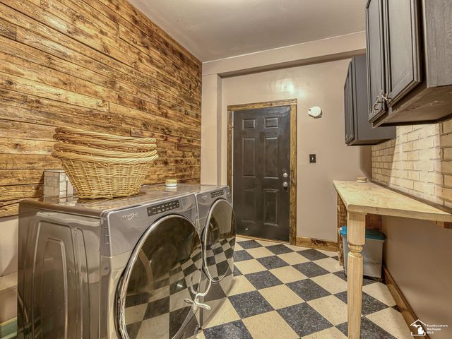 10937 Armstrong Road, South Rockwood, MI 48179