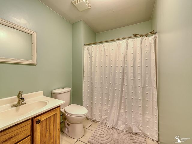 10937 Armstrong Road, South Rockwood, MI 48179