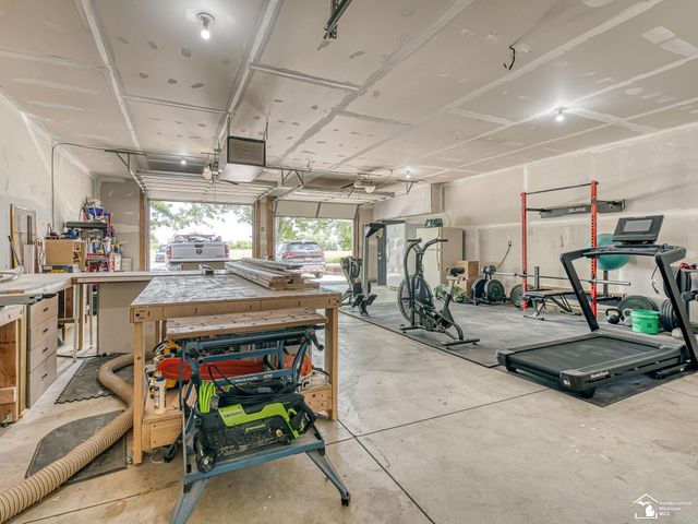 10937 Armstrong Road, South Rockwood, MI 48179
