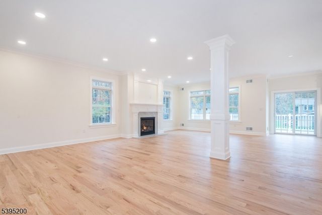 20 West Dr, Fairfield Twp., NJ 07004