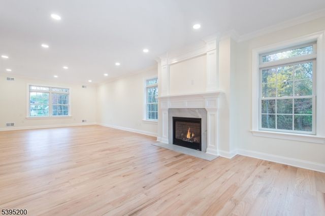 20 West Dr, Fairfield Twp., NJ 07004