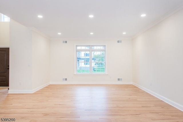 20 West Dr, Fairfield Twp., NJ 07004