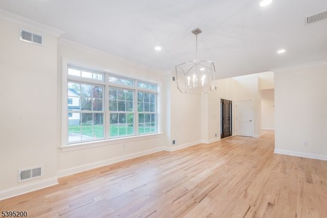 20 West Dr, Fairfield Twp., NJ 07004