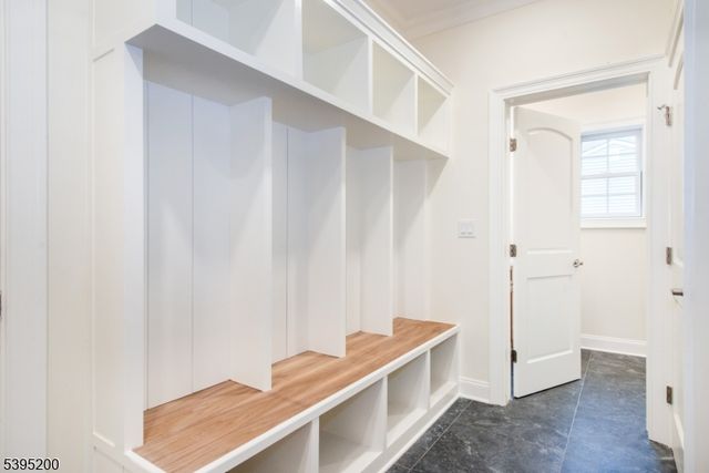 20 West Dr, Fairfield Twp., NJ 07004