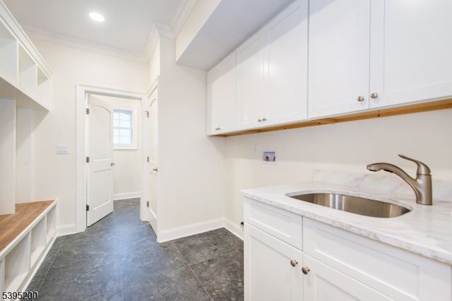 20 West Dr, Fairfield Twp., NJ 07004