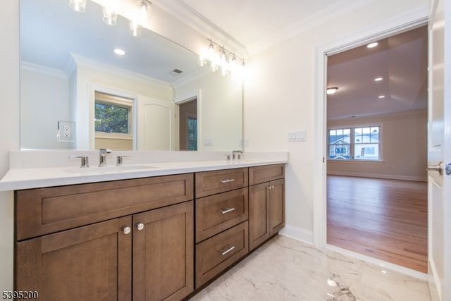 20 West Dr, Fairfield Twp., NJ 07004