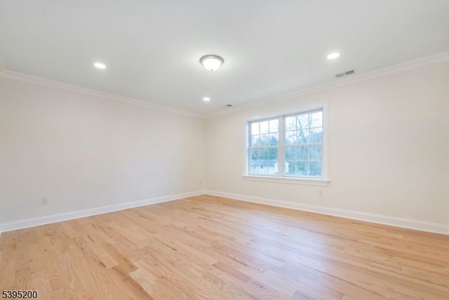 20 West Dr, Fairfield Twp., NJ 07004