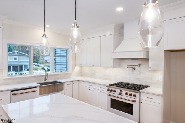 20 West Dr, Fairfield Twp., NJ 07004