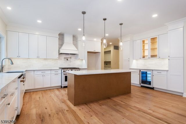 20 West Dr, Fairfield Twp., NJ 07004