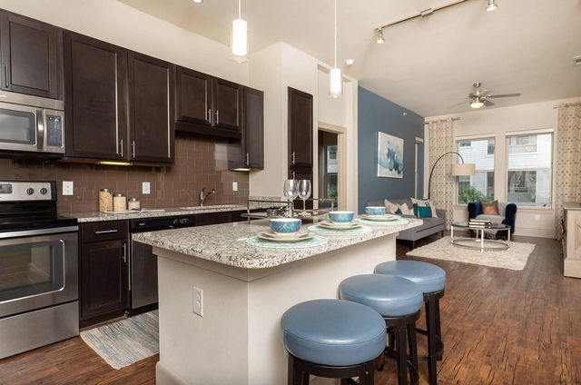 10300 Katy Freeway 212, Houston, TX 77043