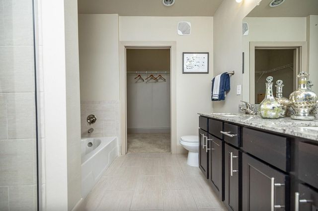 10300 Katy Freeway 212, Houston, TX 77043