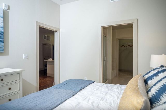 10300 Katy Freeway 212, Houston, TX 77043