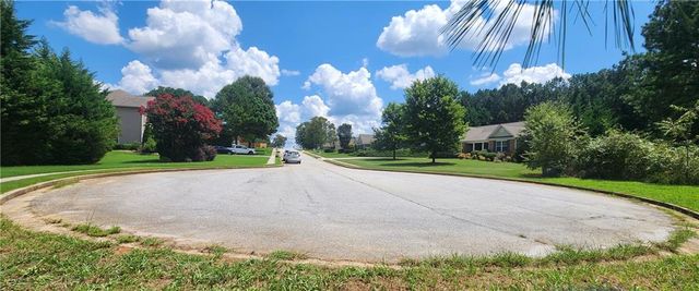 1318 Golden Way, Loganville, GA 30052