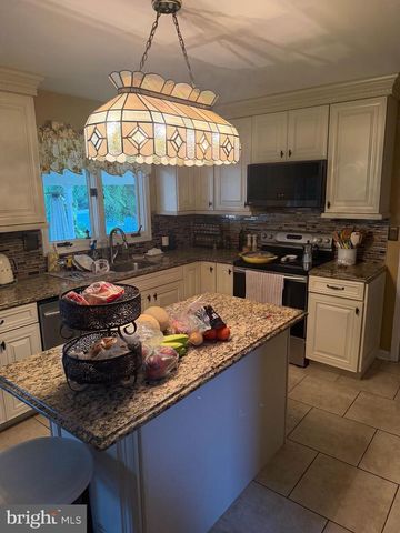 524 RIDGE PIKE, Lafayette Hill, PA 19444