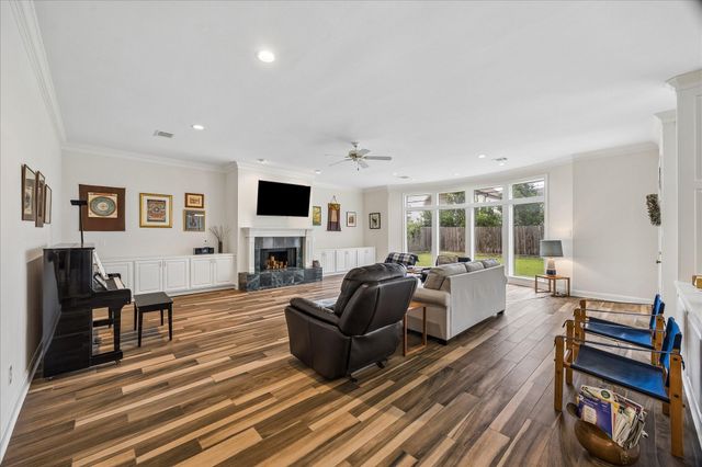 4714 Holt, Bellaire, TX 77401