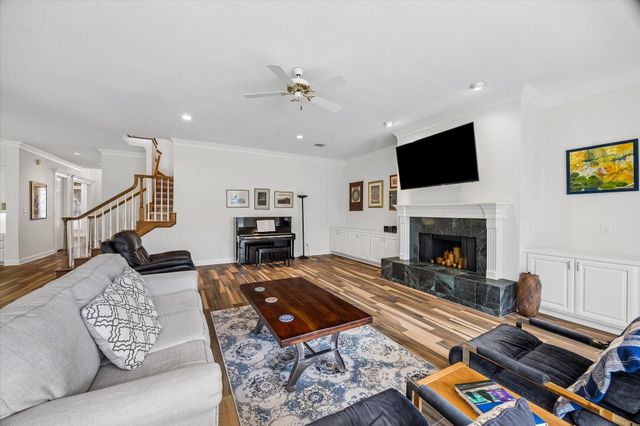 4714 Holt, Bellaire, TX 77401