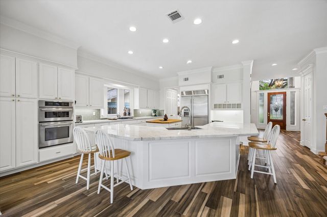 4714 Holt, Bellaire, TX 77401