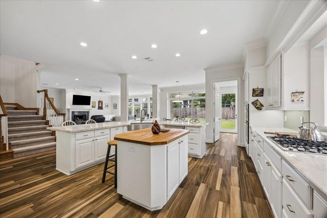4714 Holt, Bellaire, TX 77401