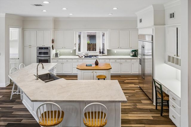 4714 Holt, Bellaire, TX 77401
