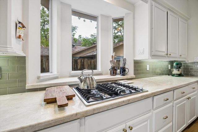 4714 Holt, Bellaire, TX 77401