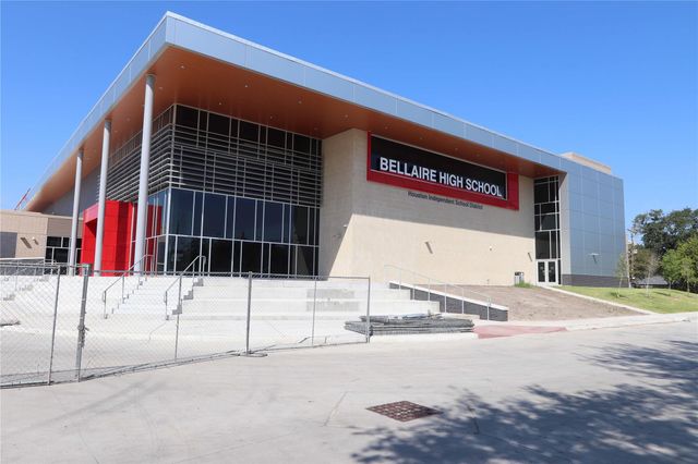 4714 Holt, Bellaire, TX 77401