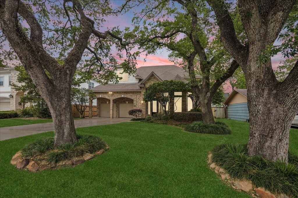 4714 Holt, Bellaire, TX 77401