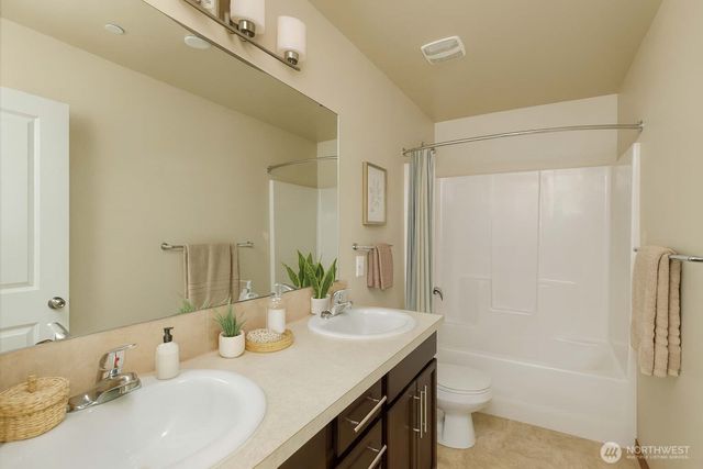 2383 Yulan Walk, Bremerton, WA 98310