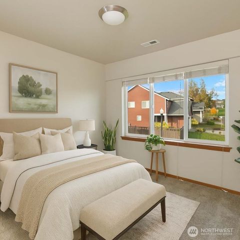 2383 Yulan Walk, Bremerton, WA 98310