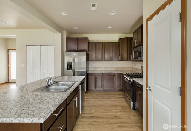 2383 Yulan Walk, Bremerton, WA 98310