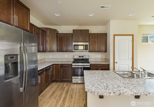 2383 Yulan Walk, Bremerton, WA 98310