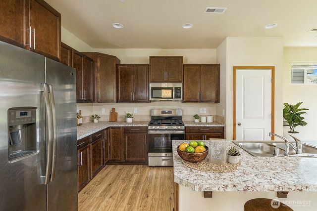 2383 Yulan Walk, Bremerton, WA 98310