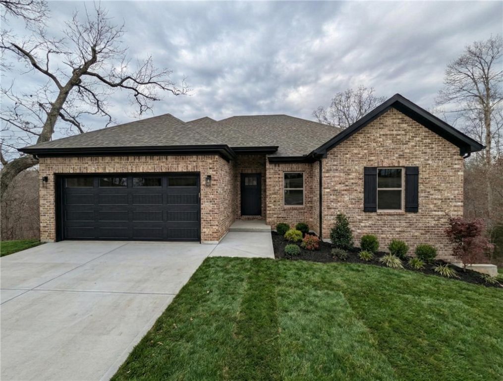 24 Cromarty Drive, Bella Vista, AR 72715