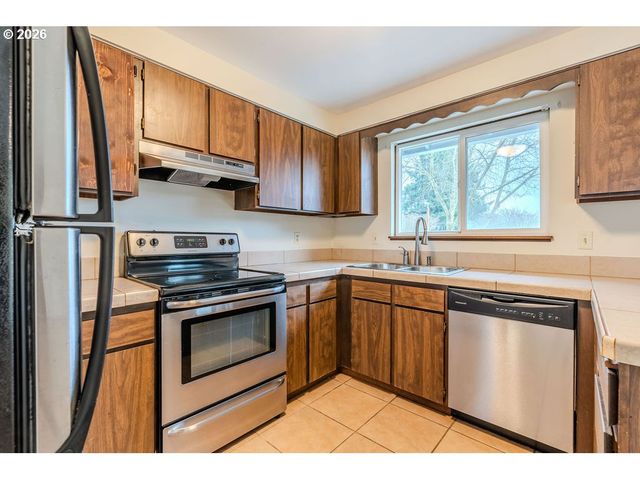 13364 EASTBORNE Dr, Oregon City, OR 97045