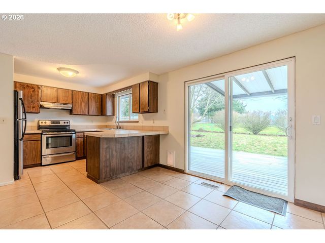 13364 EASTBORNE Dr, Oregon City, OR 97045