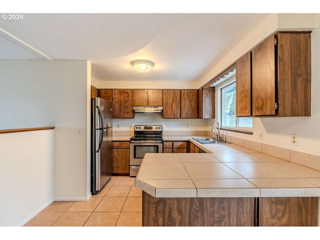 13364 EASTBORNE Dr, Oregon City, OR 97045