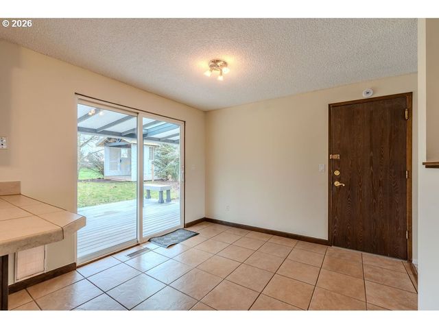 13364 EASTBORNE Dr, Oregon City, OR 97045