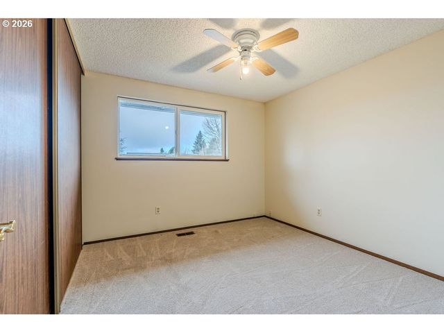 13364 EASTBORNE Dr, Oregon City, OR 97045