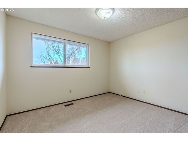 13364 EASTBORNE Dr, Oregon City, OR 97045