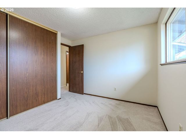 13364 EASTBORNE Dr, Oregon City, OR 97045