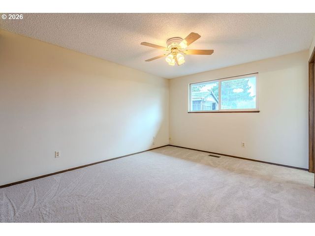 13364 EASTBORNE Dr, Oregon City, OR 97045