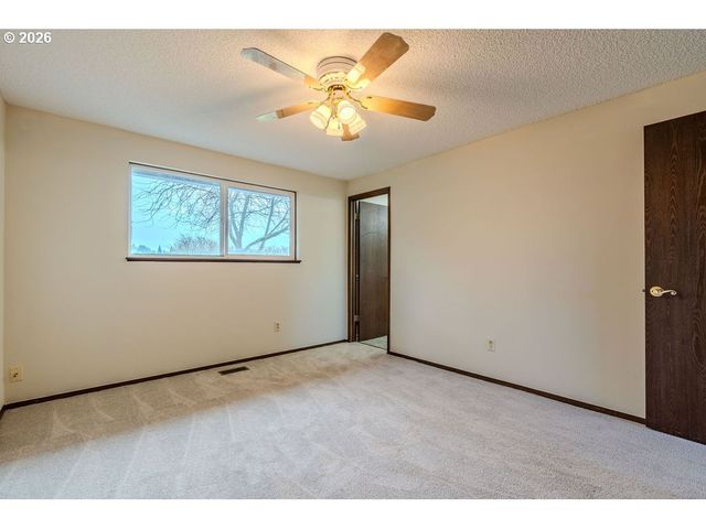 13364 EASTBORNE Dr, Oregon City, OR 97045