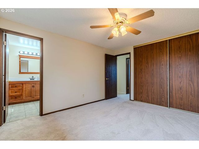 13364 EASTBORNE Dr, Oregon City, OR 97045