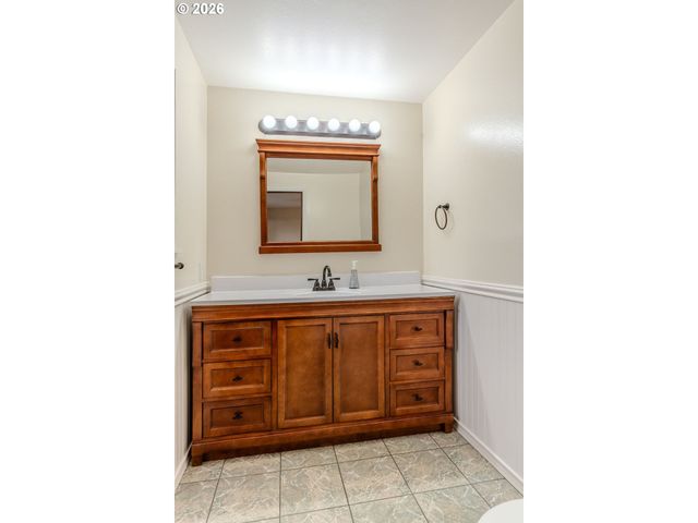 13364 EASTBORNE Dr, Oregon City, OR 97045